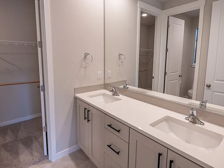 4507 NE 182nd St — Photo 10