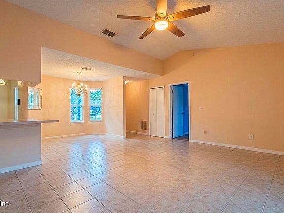 5th image of 13123 LEATHERLEAF Drive S