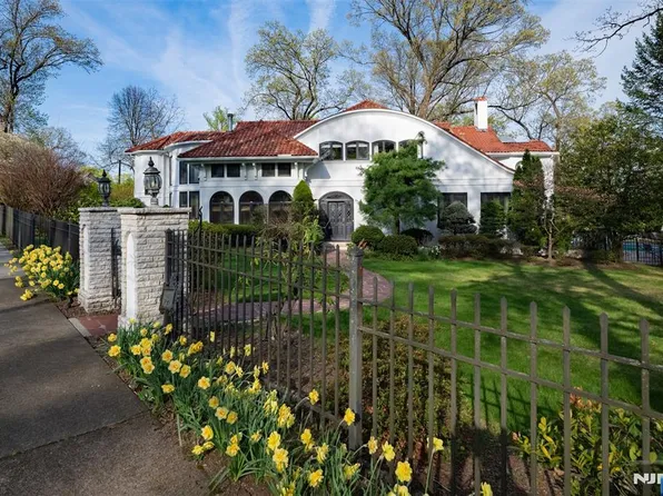 353 Highland Ave, Ridgewood, NJ 07450