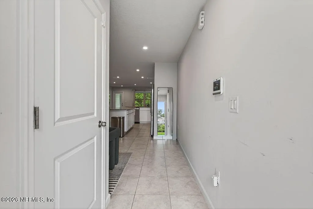 3 bed, 2.5 bath, 1404 sqft, $1,900 — Photo 2