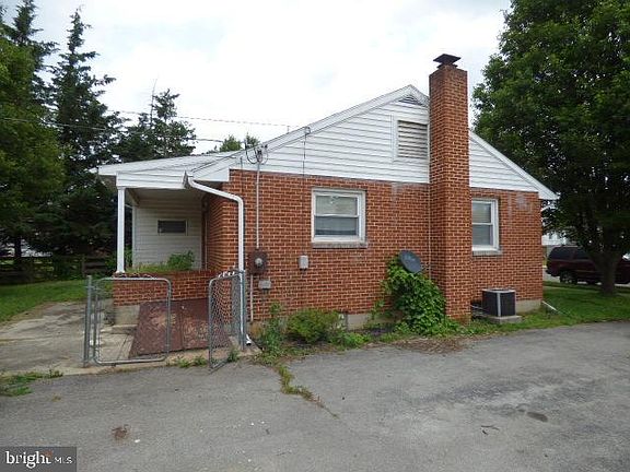 4th image of 929 Kuhn Ave