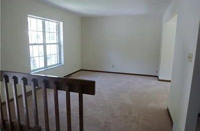 3rd image of 810 Gordon Dr