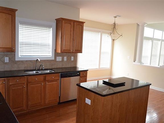 5th image of 206 Olde Salem Dr
