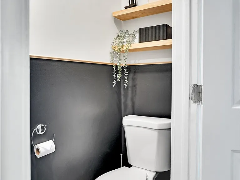 1138 W 52nd St — Photo 17