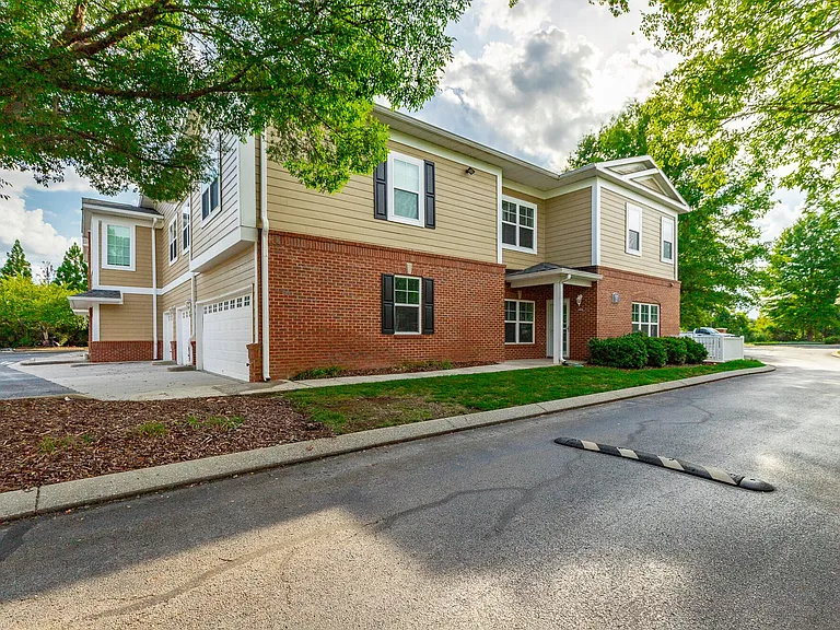 2105 Regency Ct — Photo 37