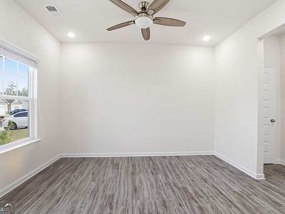 4th image of 95 Royal Oak Dr NE