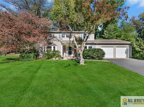 82 Hilltop Blvd, East Brunswick, NJ 08816