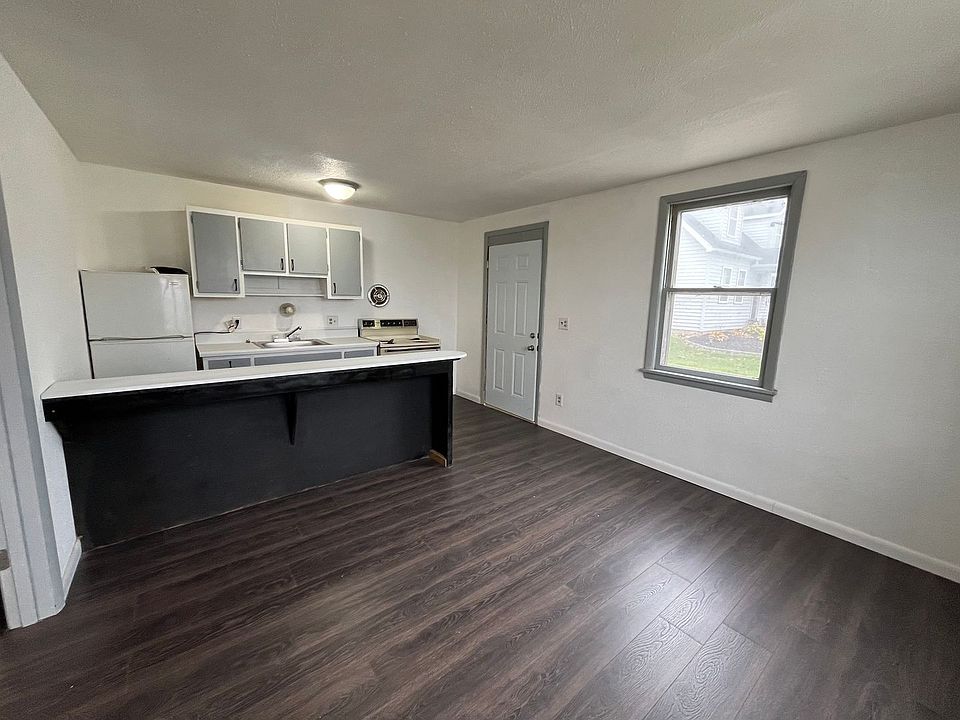 1st image of 102 Andrew St #2