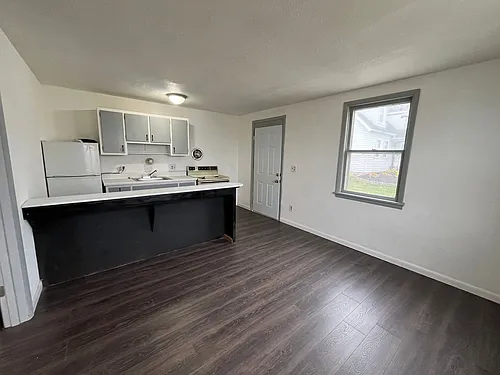 102 Andrew St Photo 1