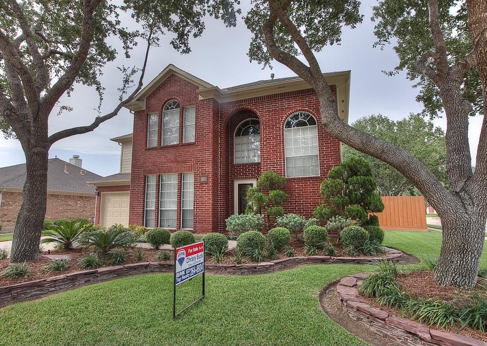 1st image of 1801 Oak Wood Dr E