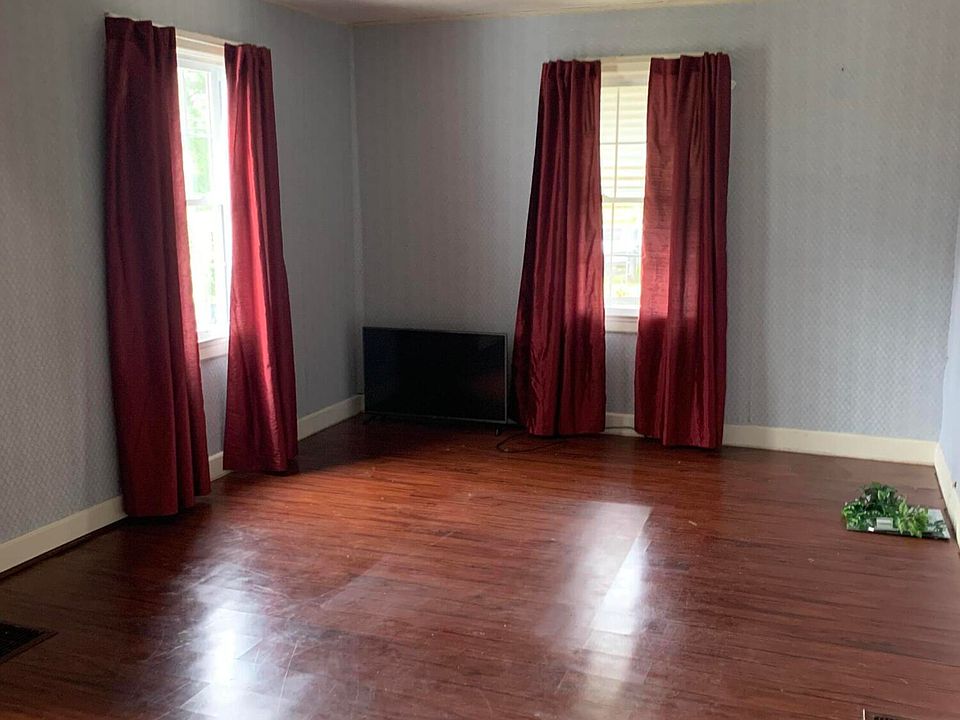 2nd image of 1707 Lakeside Dr