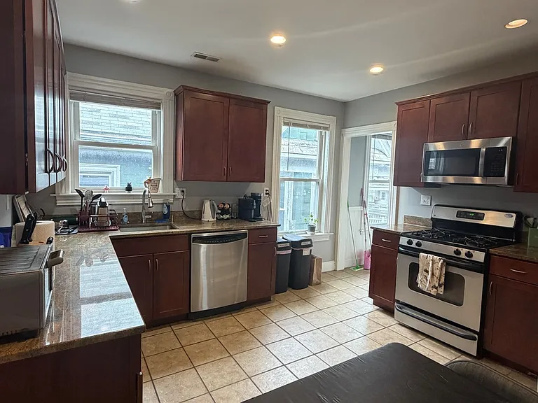 122 Calumet St — Photo 1