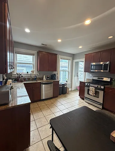 122 Calumet St Photo 1