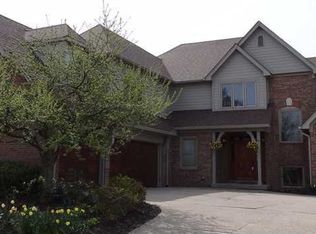 1715 Continental Dr, Zionsville, IN 46077