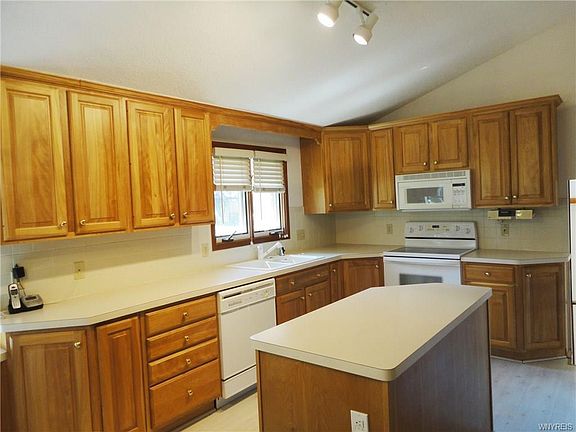 4th image of 12 Creekside Dr