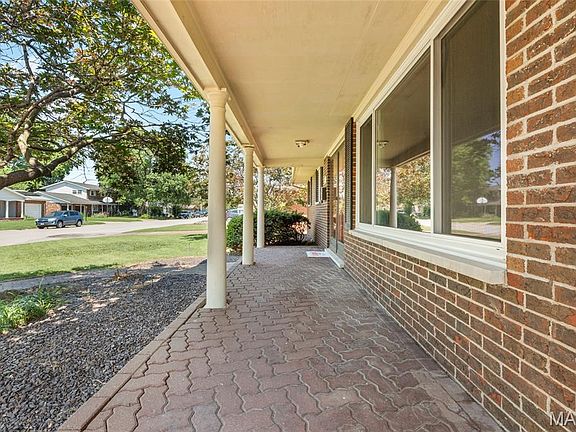 3rd image of 134 Ash St