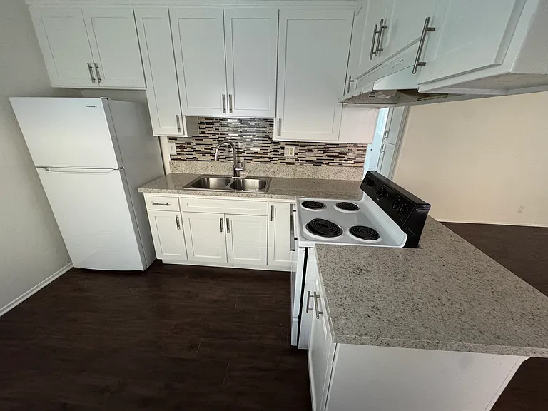 30 W 49th St #3 — Photo 1