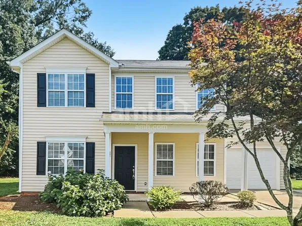241 Brook Glen Dr, Mooresville, NC 28115