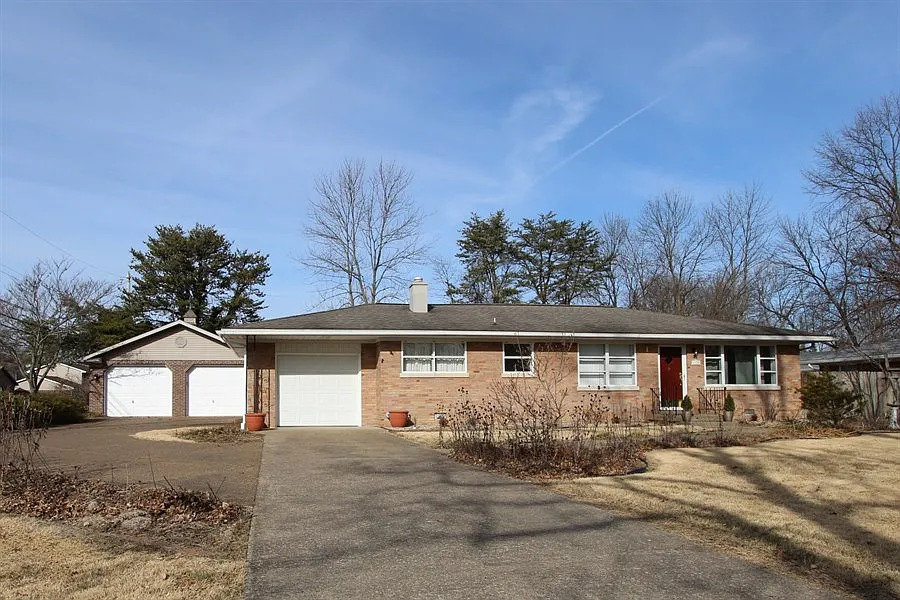 3100 Lake Dr photo 1