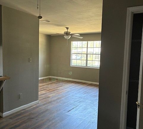 4th image of 829 Bradford Cir