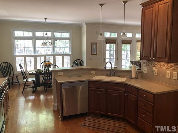4th image of 6 Fairwoods Dr
