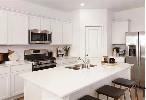4 bed, 2000 sqft, $2,650 — Photo 4