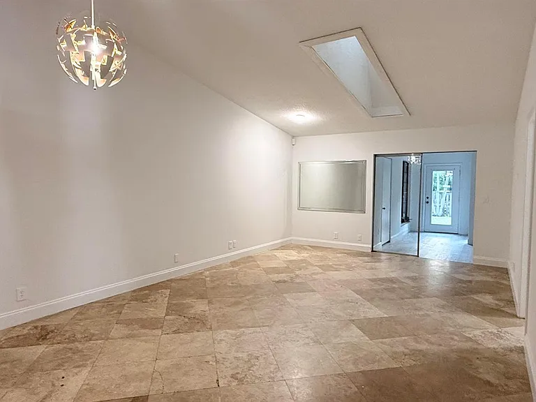 4313 NW 6th Ave — Photo 5