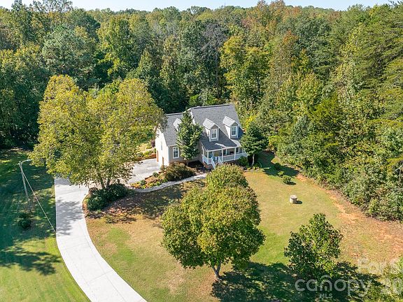 2nd image of 5020 Mandy Ln
