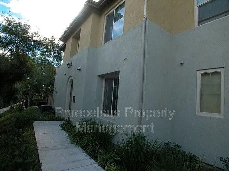 4 bed, 3.0 bath, 1891 sqft, $4,300 — Photo 2