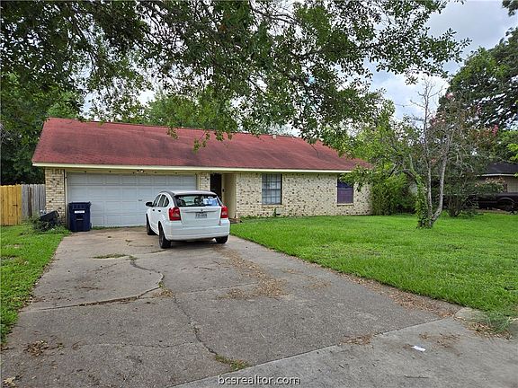 3rd image of 3019 Jennifer Dr