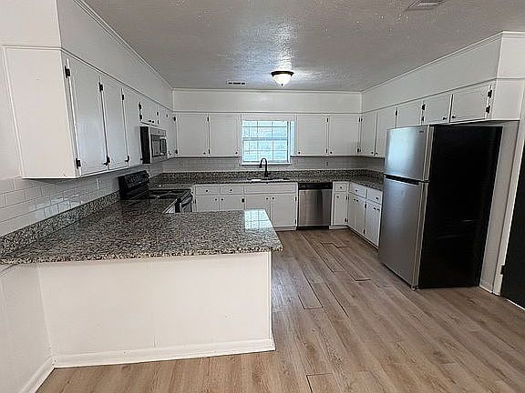 4th image of 578 Lower Ridge Rd