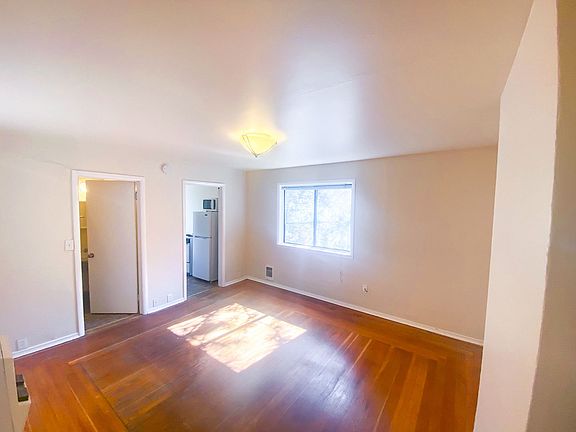 3rd image of 910 E Mercer 10th Ave #10-605