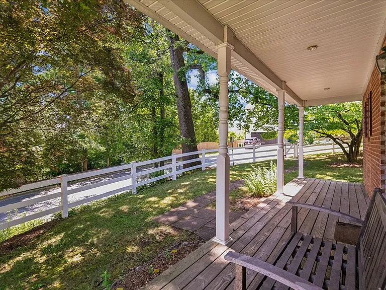 200 Geneva Ave — Photo 10