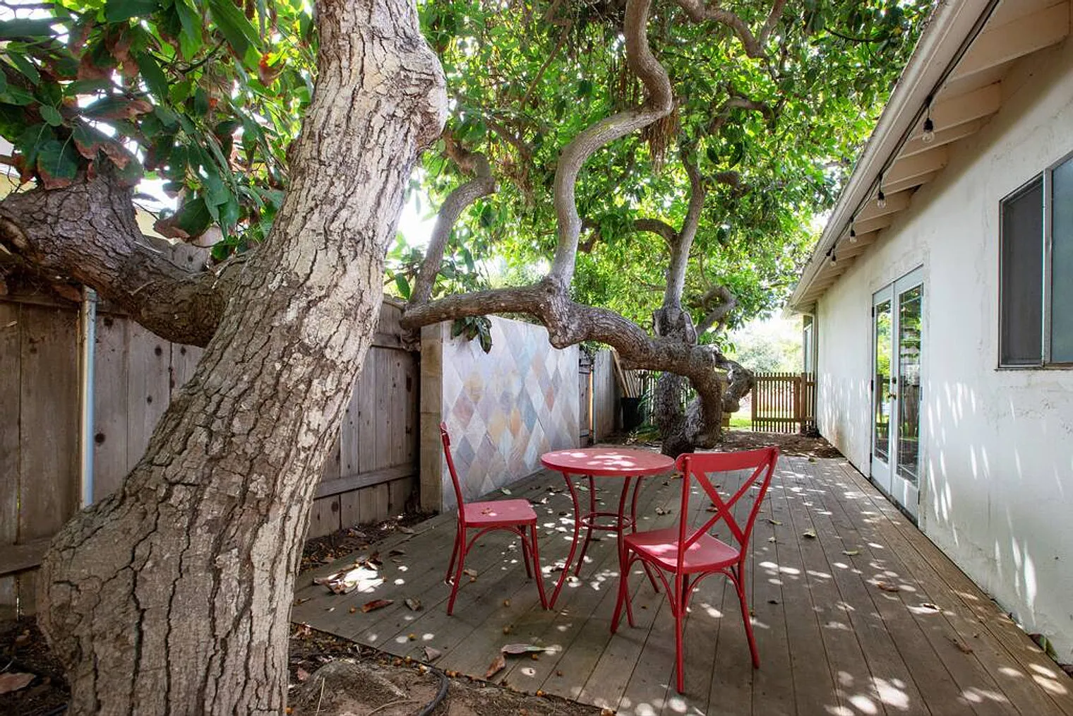 3 bed, 3.0 bath, 1571 sqft, $8,433 — Photo 3
