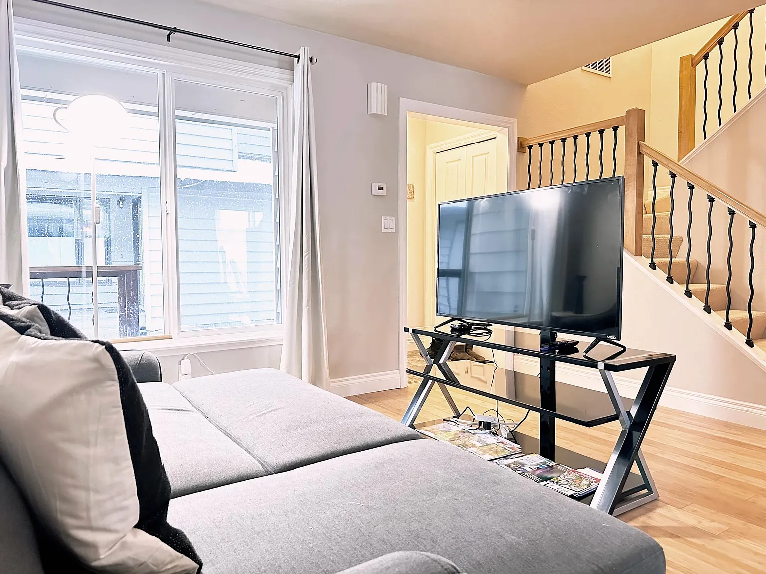 2 bed, 1.5 bath, 1150 sqft, $2,400 — Photo 2