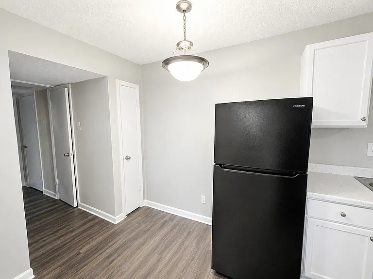 Spanish Cove Apartments — Photo 8