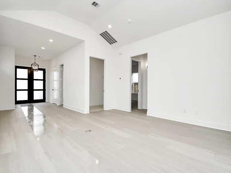 4352 Avron Dr — Photo 8