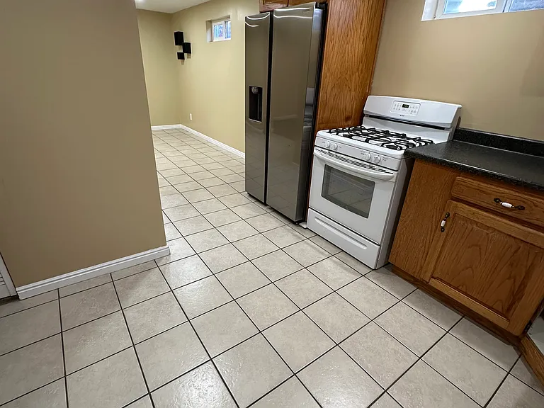 9902 S Sego Lily Dr E — Photo 3