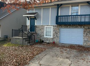 806 NE Barnes Dr APT A, Lees Summit, MO 64086