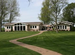 94 East Dr, Hartville, OH 44632