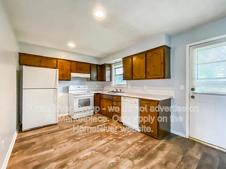 4344 Parallel Pkwy — Photo 5