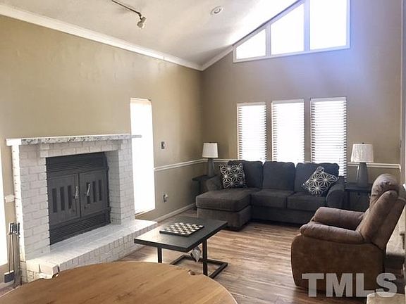 5th image of 22 Burgess Ln