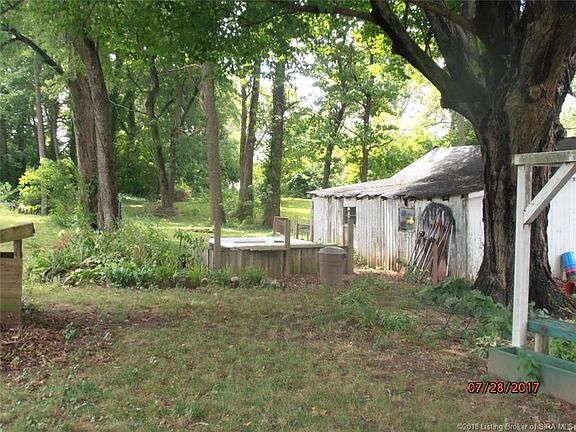 5th image of 611 Hopkins Ln