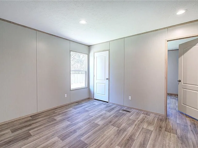 81 Popham Rd — Photo 25