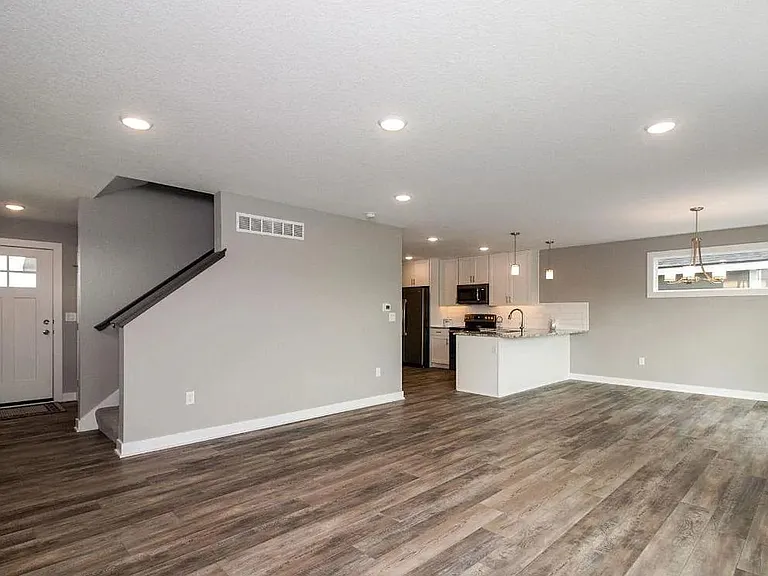 1817 NE Heritage Dr — Photo 4