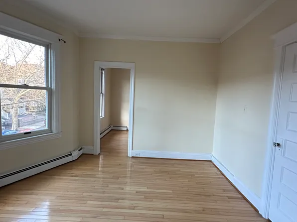 122 Jewett Avenue image 2 of 17