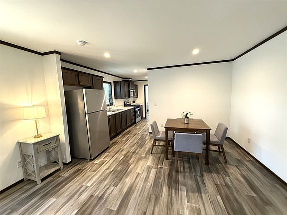 4th image of 98 Buffalo Orchard Trl