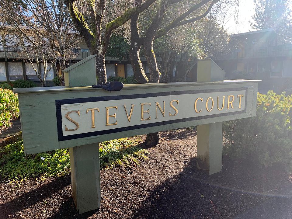 Steven's Court Apartments