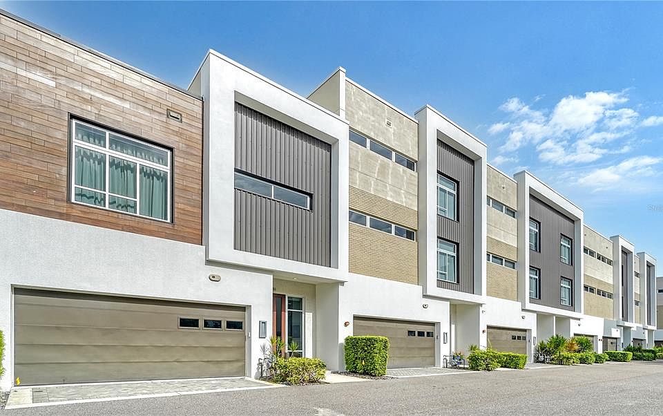 1st image of 251 Cosmopolitan Ct