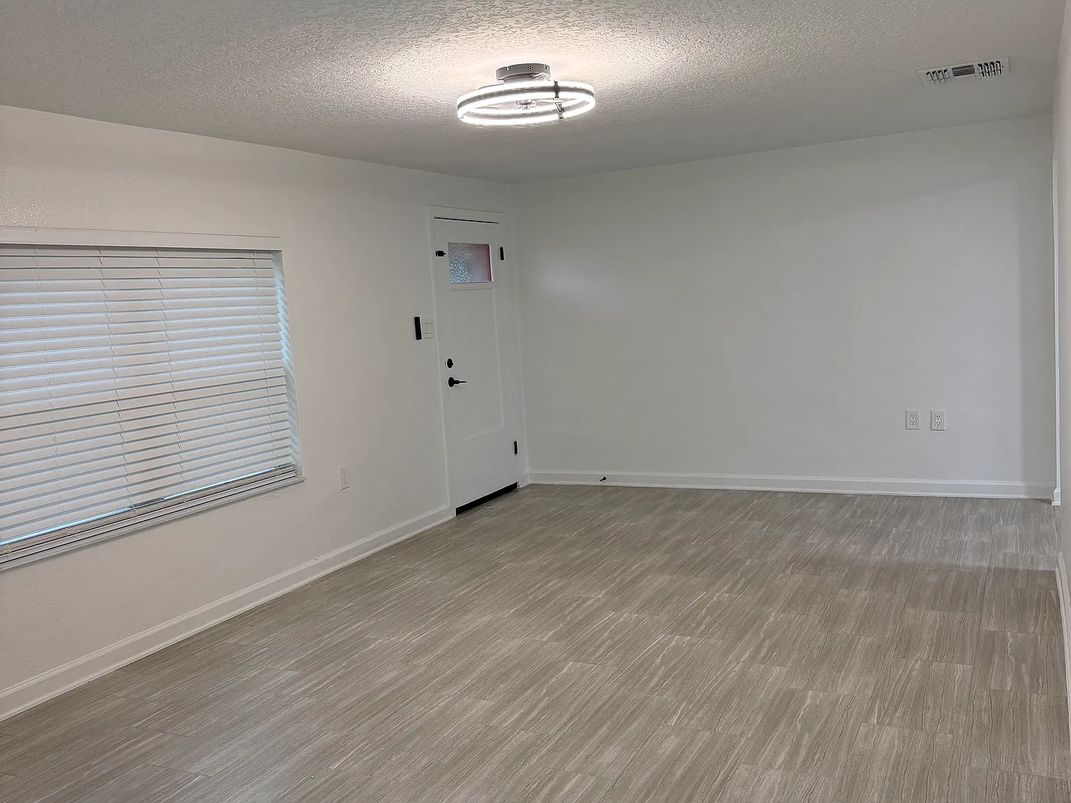 2 bed, 900 sqft, $1,550 — Photo 4